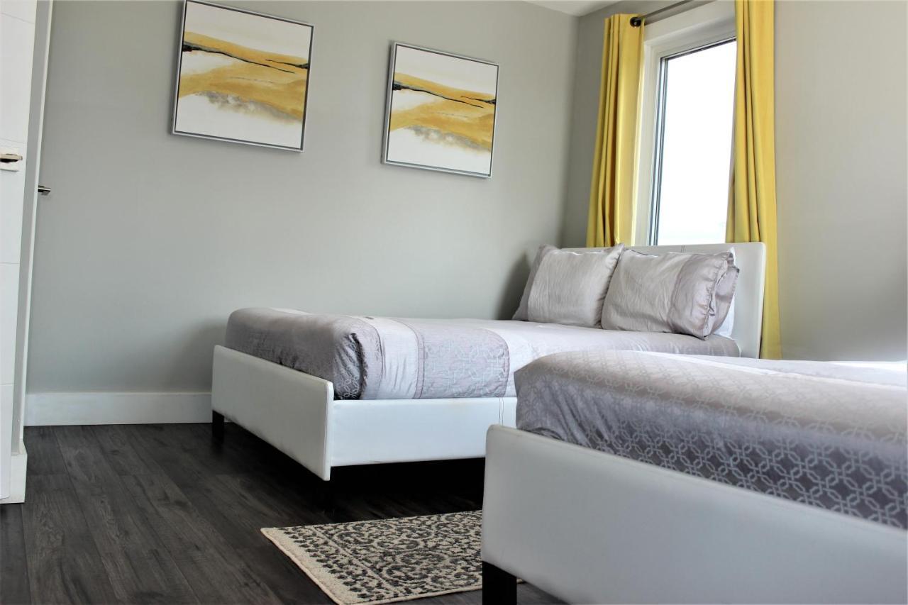 Luxury Boutique 2 Bedroom 4b - No Fee's *