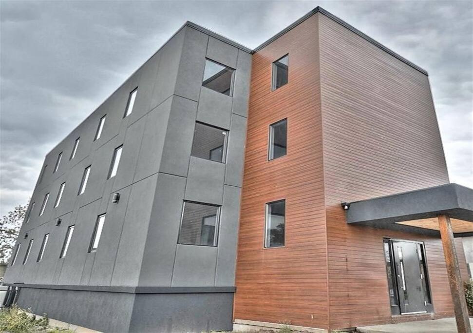 Luxury Boutique 2 Bedroom 4b - No Fee's Holiday home Niagara Falls